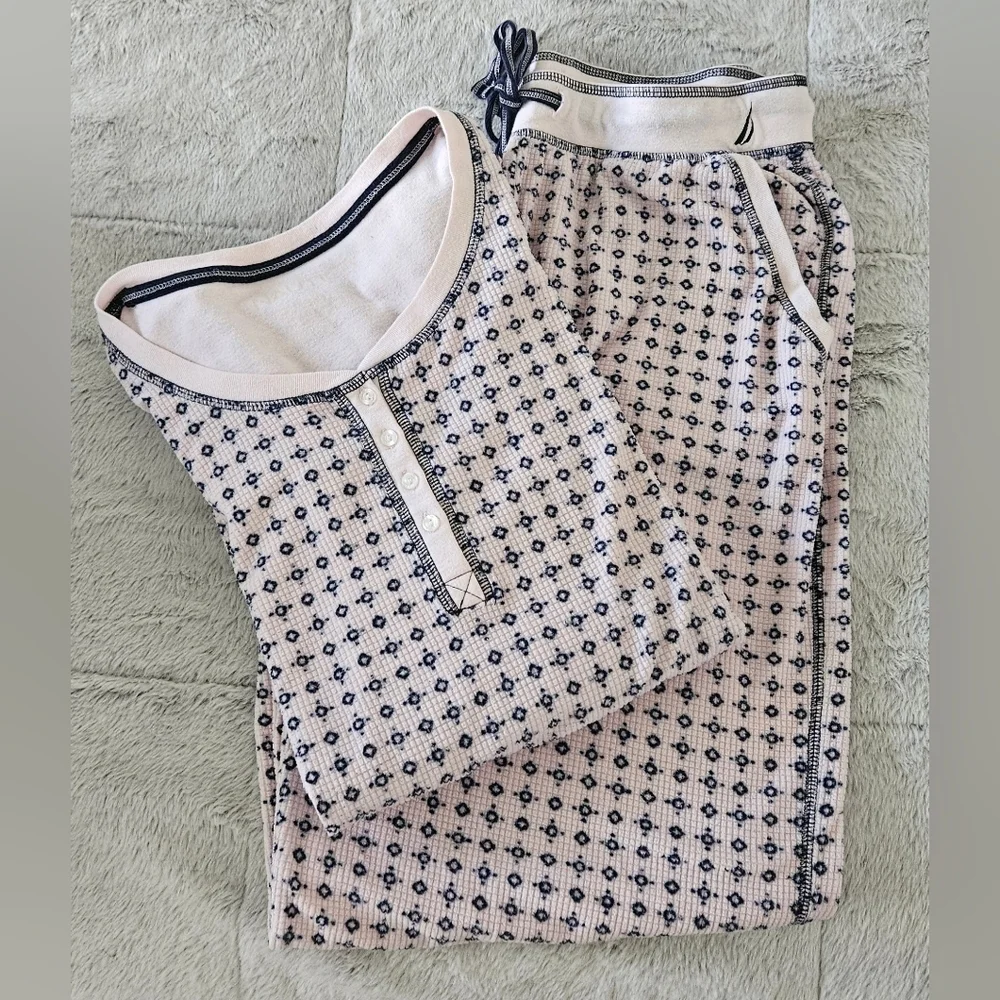 Nautica Women’s Long Sleeve Pajama Lounge Set Soft Knit Pink Blue Print.